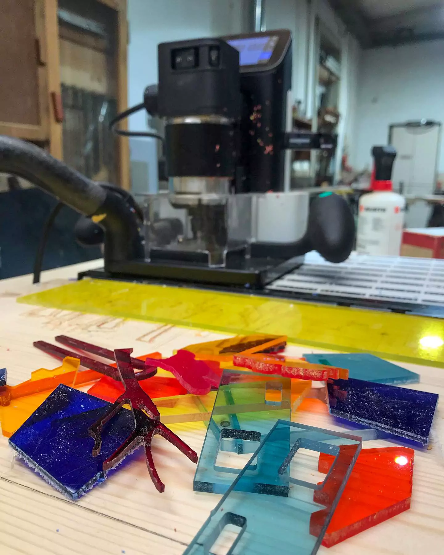 bunte Formen aus Plexiglas